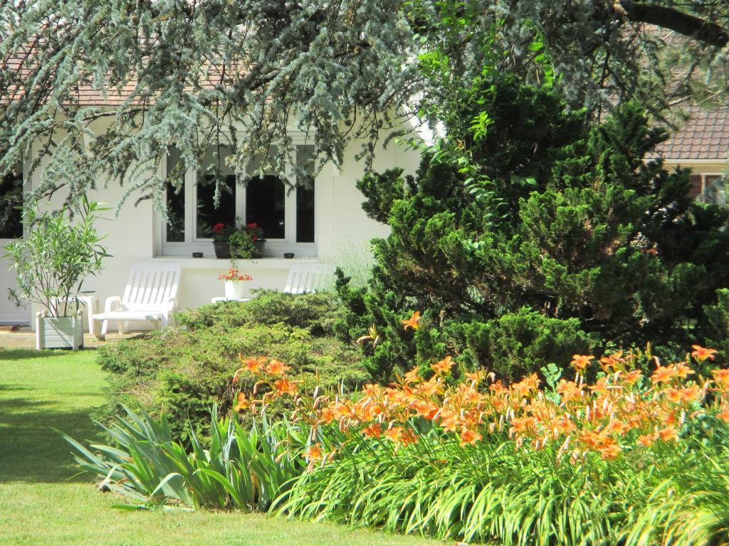 Les Ecureuils Bed & Breakfast *